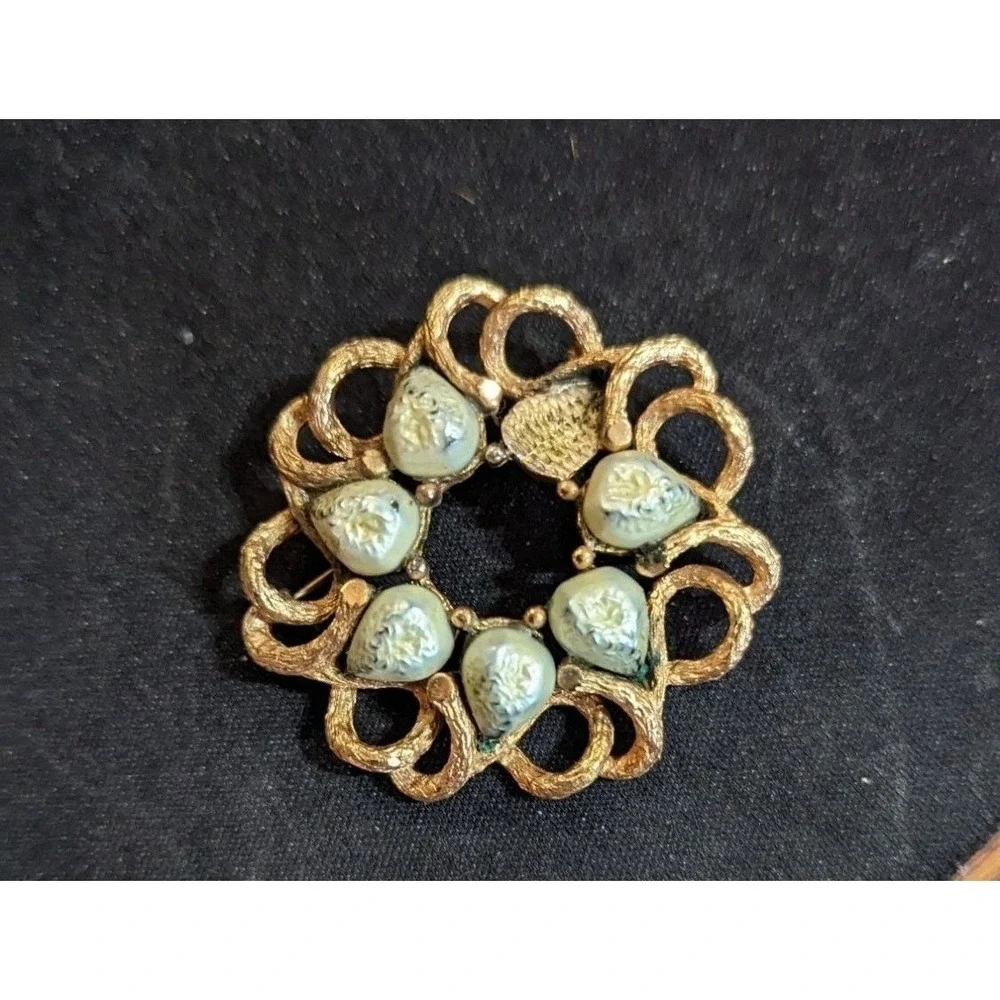 Kramer of New York Vintage Gold Tone Baroque Faux Pearl Wreath Brooch Pin Signed